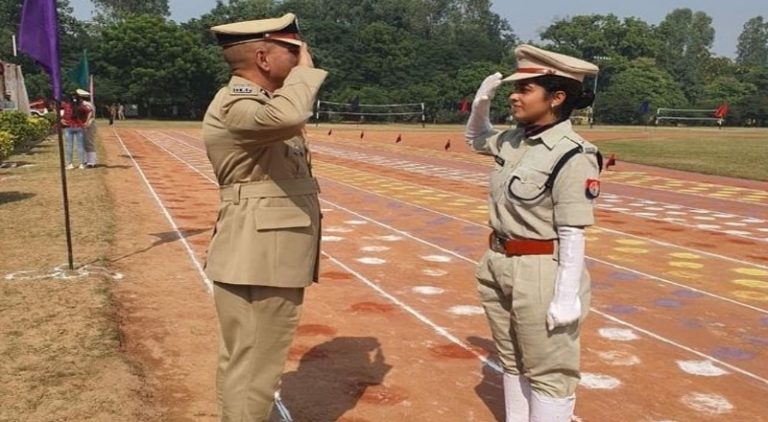 Photo Of A Graduating Daughter Saluting Her Officer Father Going Viral